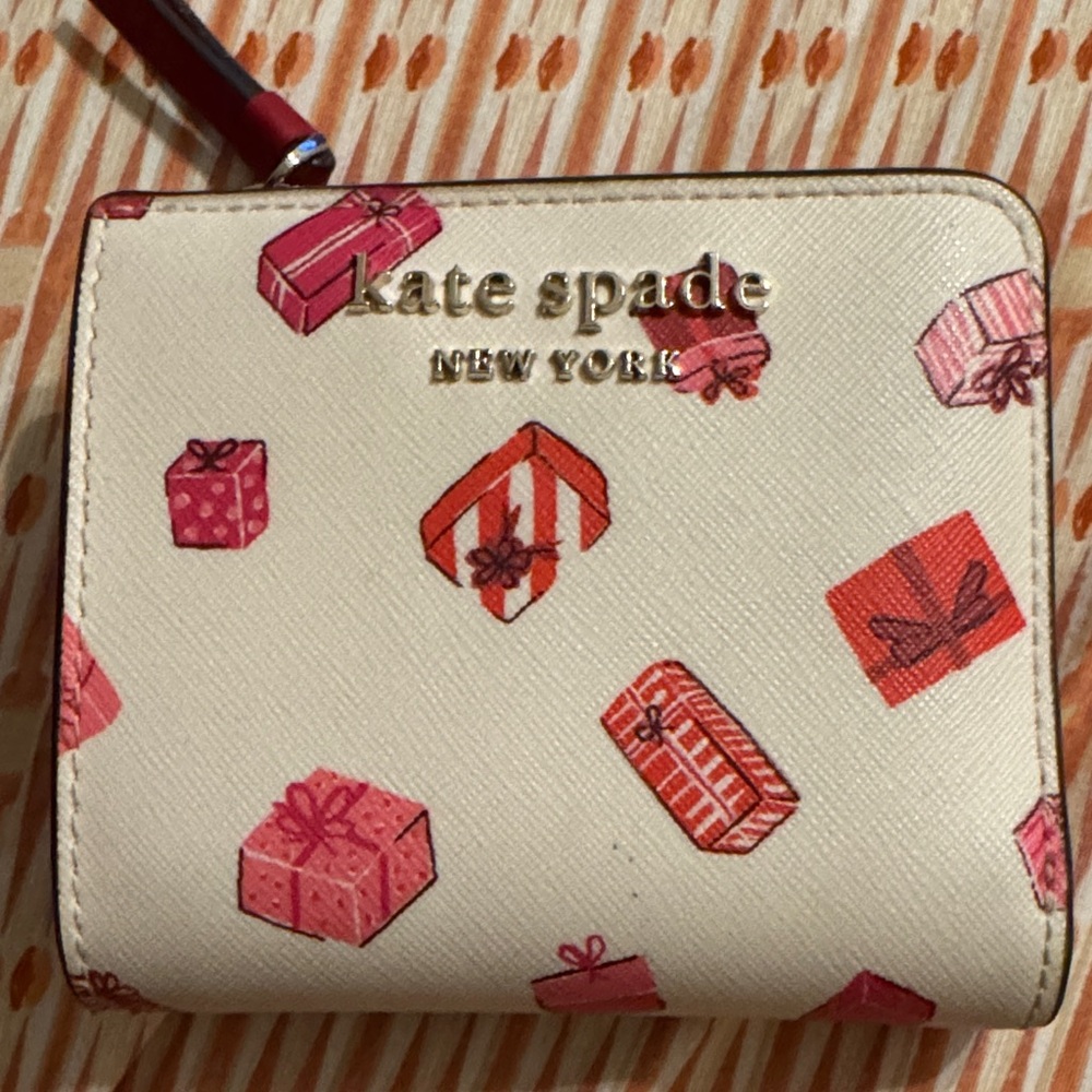 Kate Spade Cream Wallet with Pink Gift Print